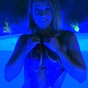 Nikki Sims 深夜裸泳 XXXCollections 增强版高清视频