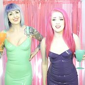  Latex Barbie & Abbey Mars Party Girls gebruik jou HD -video